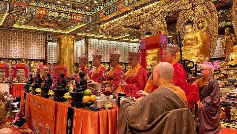A group of people in robes

Description automatically generated
