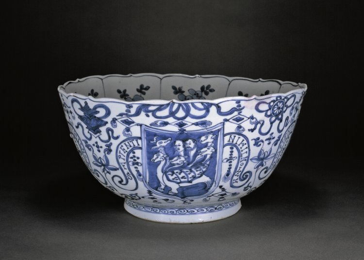 A blue and white bowl with a crest

Description automatically generated